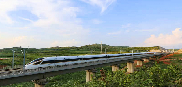 云南高铁外部环境整治1049个问题全部整改销号为春运安全保驾护航