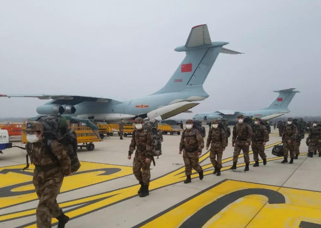 环球在线新闻 空军8架大型运输机空运军队支援湖北医疗队抵汉