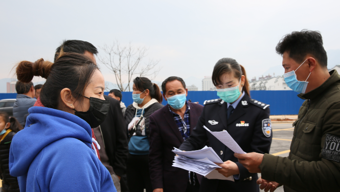 云南省保山市施甸警方积极开展打击整治跨境违法犯罪宣传工作