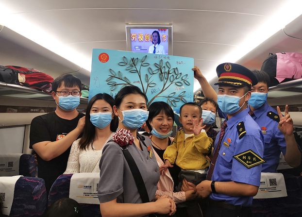云南：列车上的绿色环保主题宣传