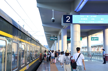 环球在线直播: 云南：铁路部门增加运力 为暑期旅游添动能
