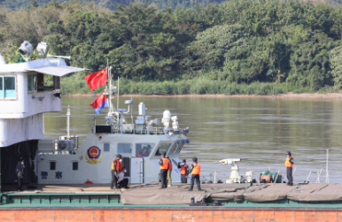 “守望-2022”中老缅泰湄公河联合巡逻执法四国水陆查缉演练在老挝孟莫水域举行