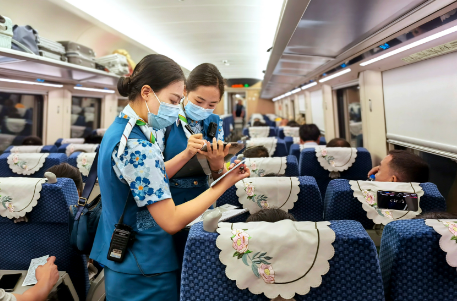 中老铁路国际旅客列车开行2个月 39个国家2.5万人跨境旅行