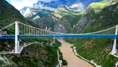 滇藏铁路哈巴雪山隧道施工完成 年内开通运营