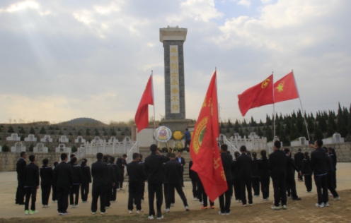 云南祥云县加强烈士陵墓管护营造浓厚红色氛围