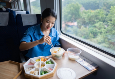 中老铁路：打造舌尖上的美食之旅，让旅客出行体验更美好