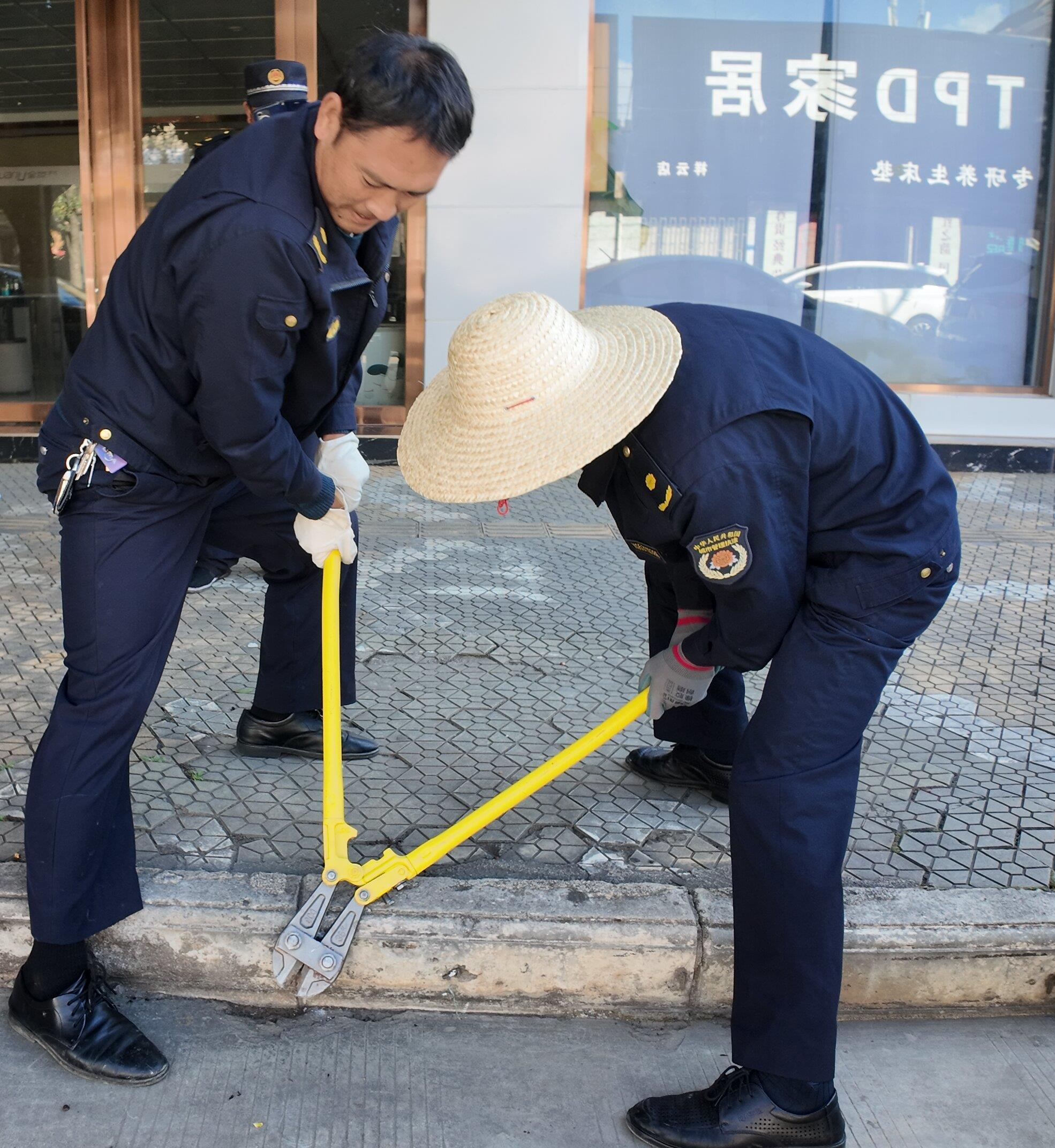 云南祥云县开展“清钉”行动营造畅行环境