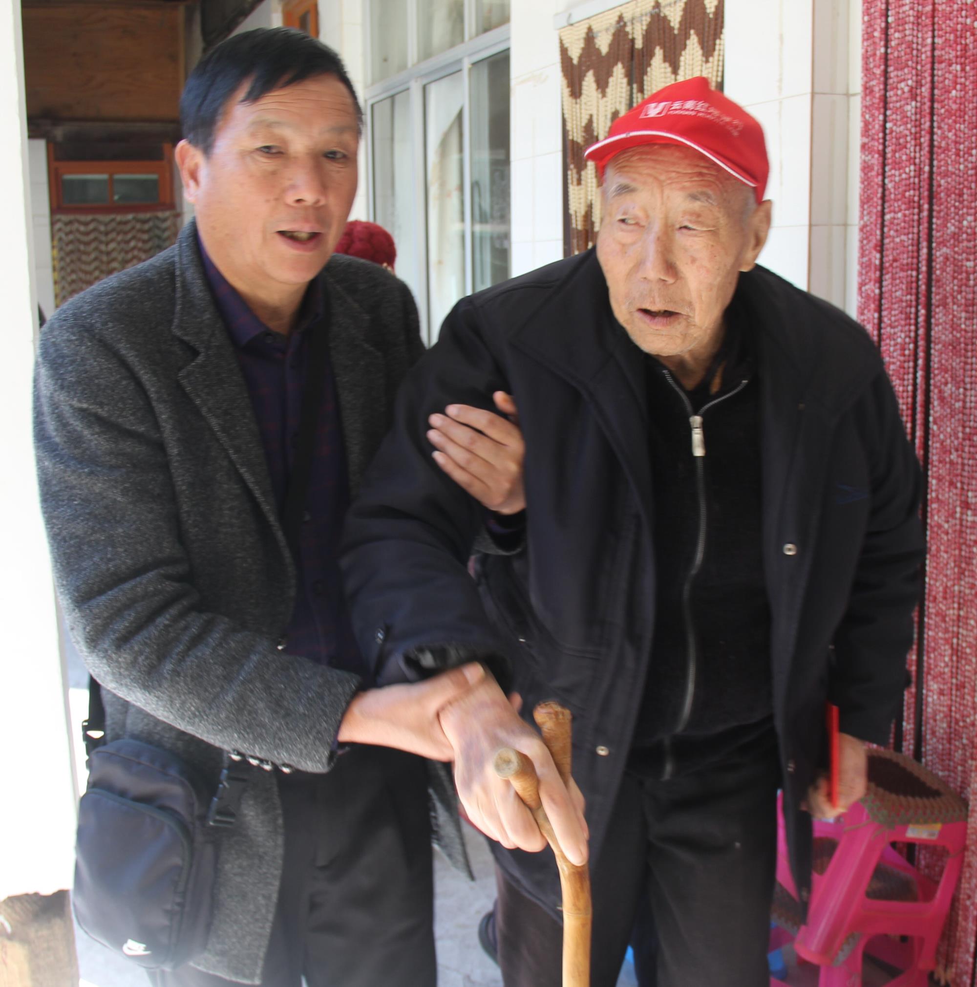 战友情深义重 烈士含笑九泉