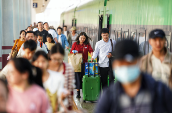 免签再扩容　激发中老铁路跨境“旅游热”