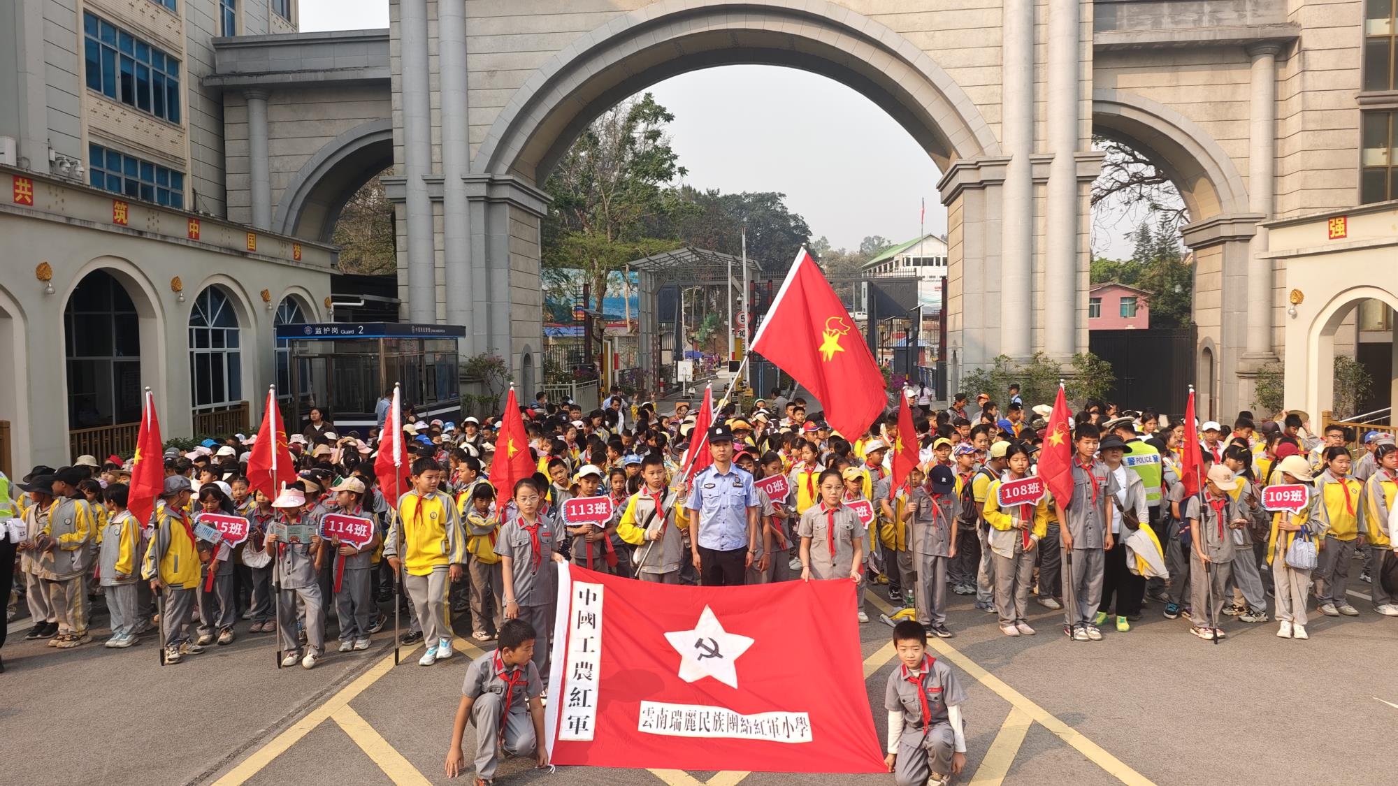 警察叔叔，长大后我也要守护祖国！