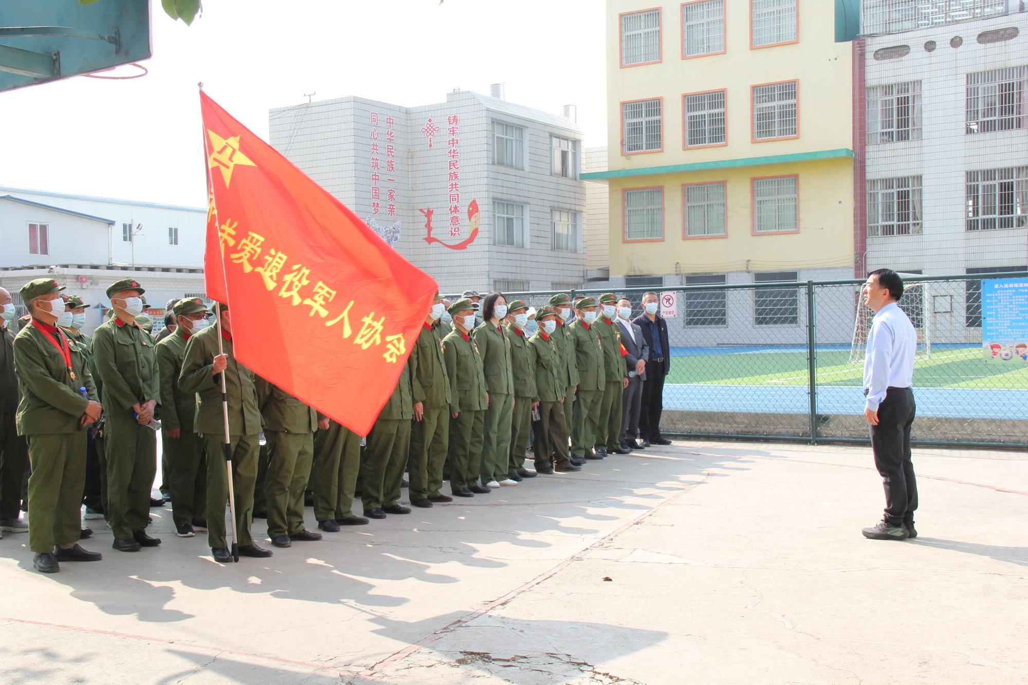 云南祥云县老兵和延精会员到“红军小学”接受红色教育