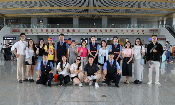 中越河口口岸跨境游创新高，越南旅客热捧乘动车游云南