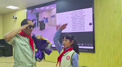 在价值多元的时代，追星不是演艺明星的专利，只要创新教育方式，英雄精神永远能在年轻心灵中生根发芽。#史光柱 #国防教育 #红色传承 #爱国正能量