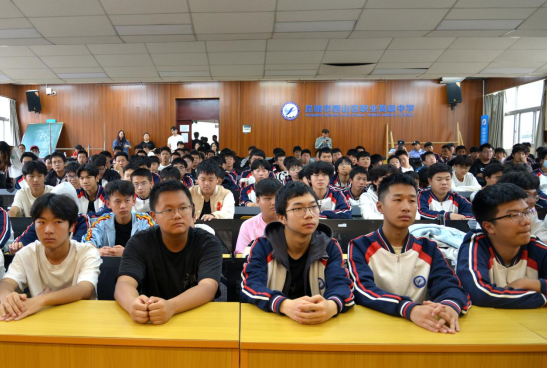 “利剑护蕾”普法进校园 筑牢暑期“安全网”