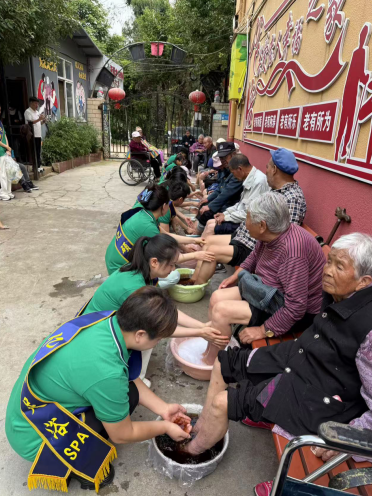 情暖敬老院，爱心共传递