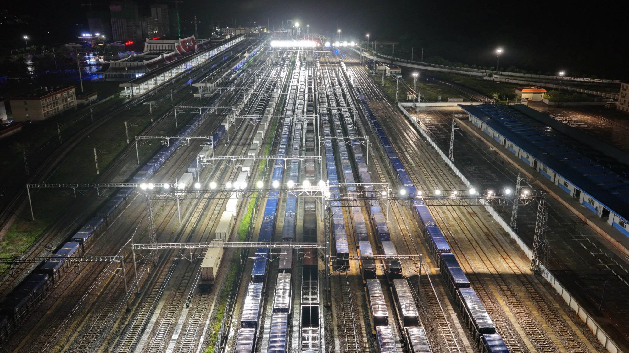 云南磨憨铁路口岸安全技检货物列车车辆突破100万辆大关