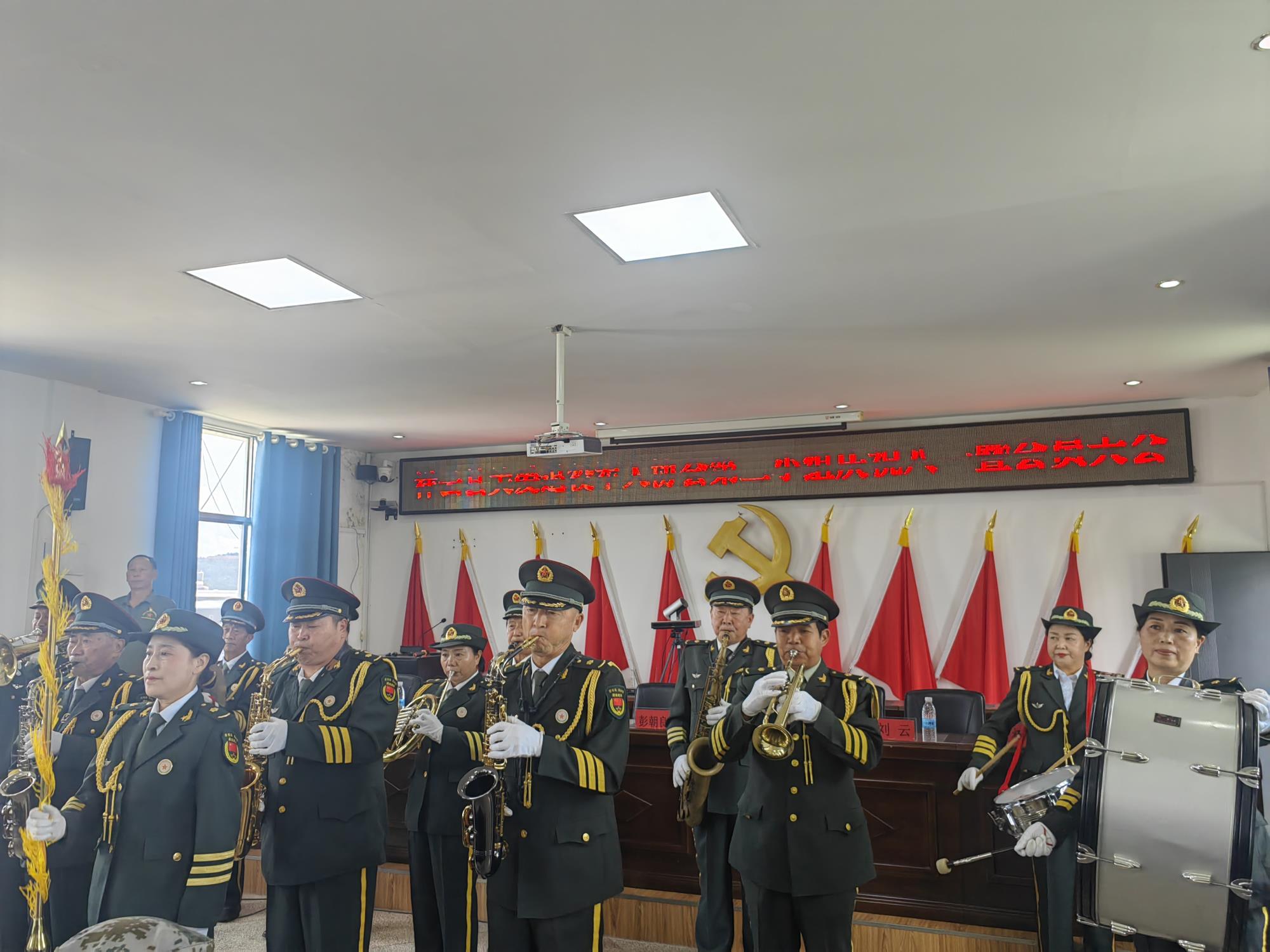 云南祥云县关爱退役军人协会第二活动组举行“八一”建军节庆祝活动