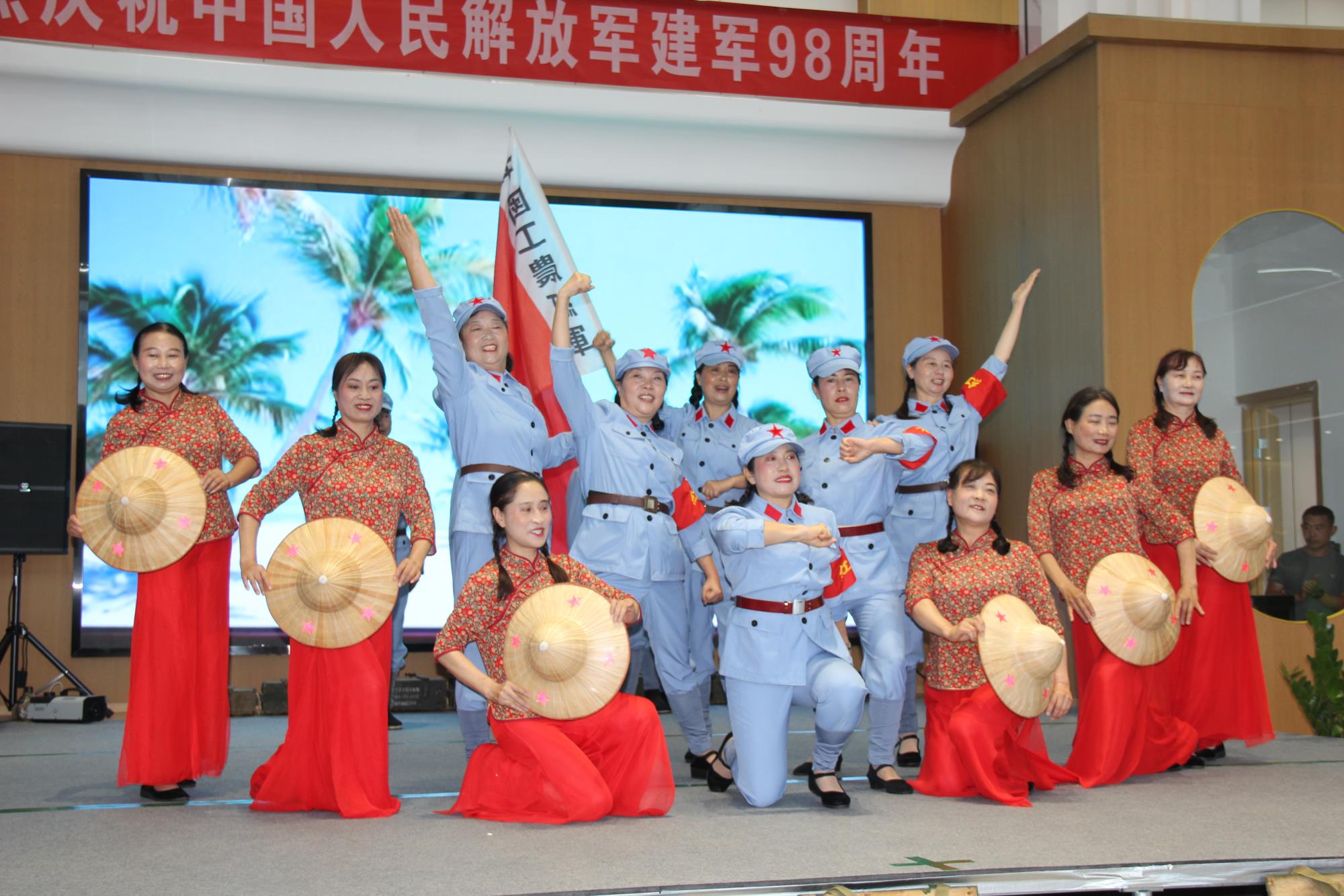 精彩演出点燃军旅梦