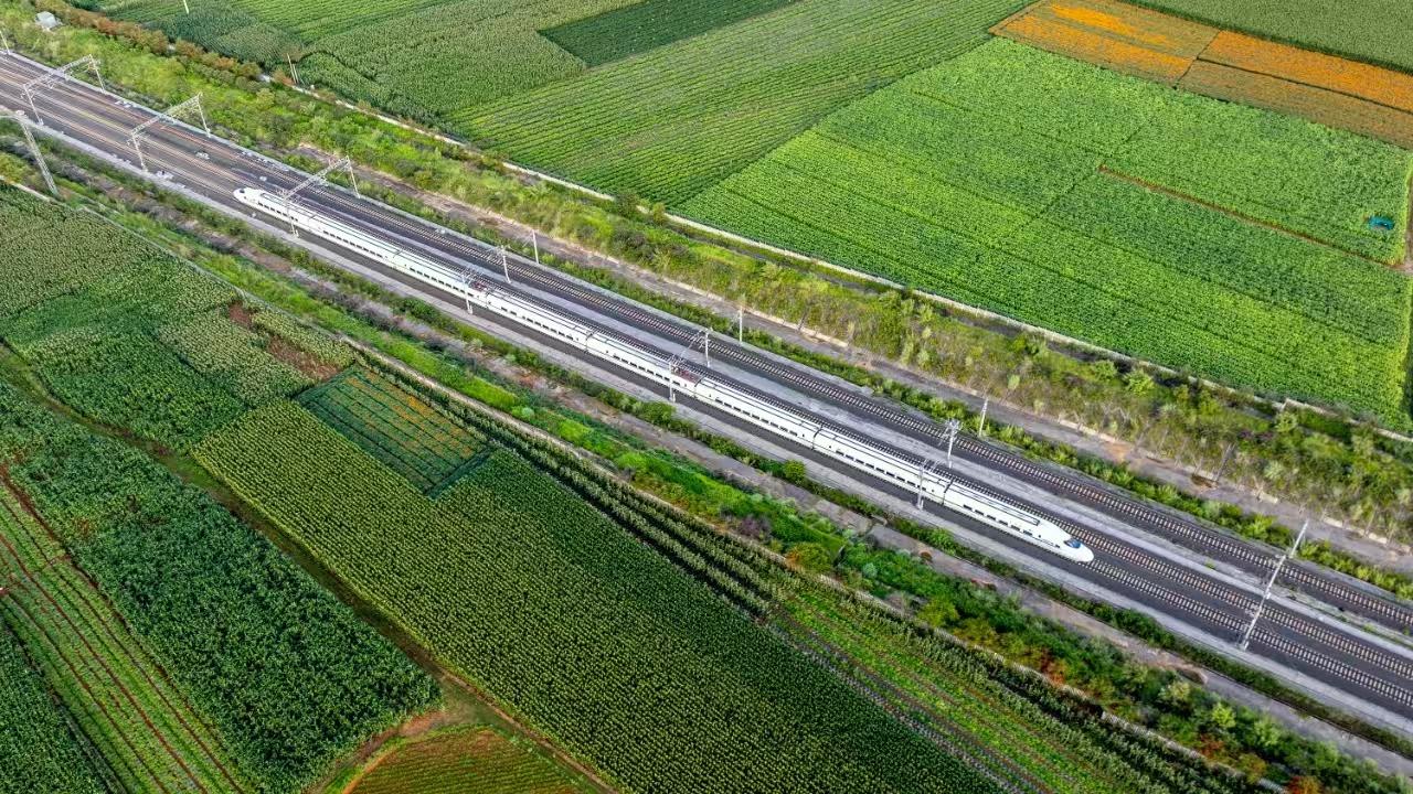 昆明至荔波加开动车满足旅客跨省游