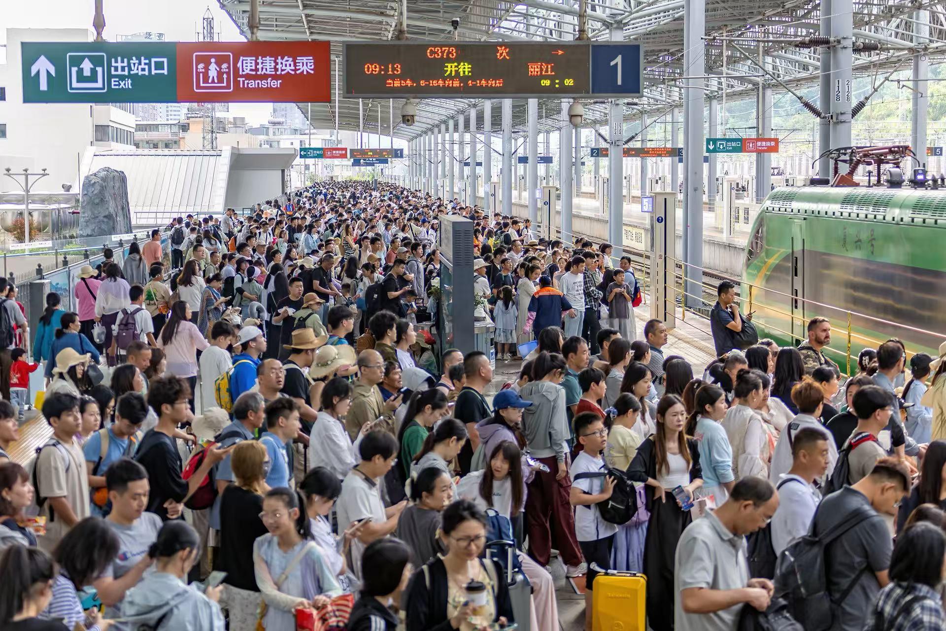 云南铁路暑运发送旅客创历史新高 现已超2600万人次