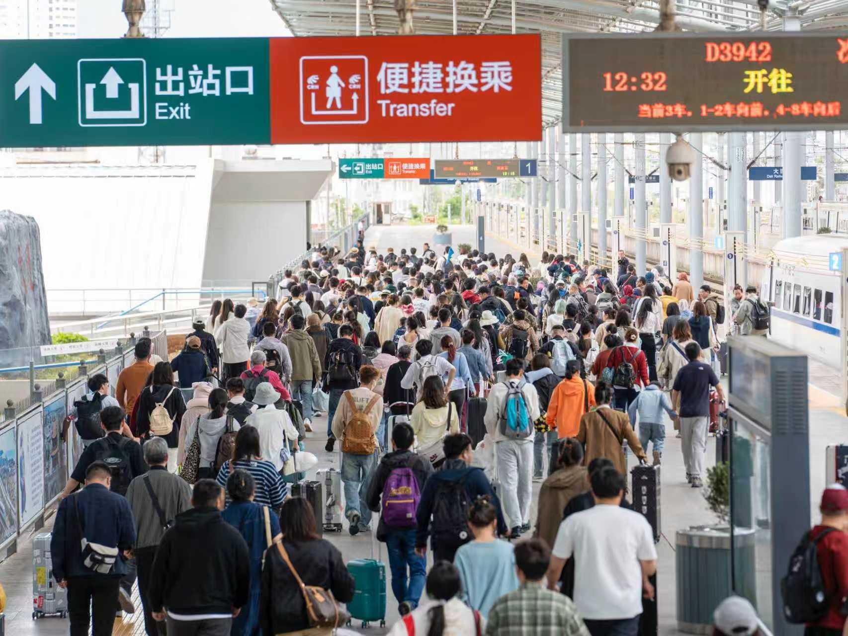 国庆中秋假期首日：云南铁路发送旅客突破60.6万人次创历史新高