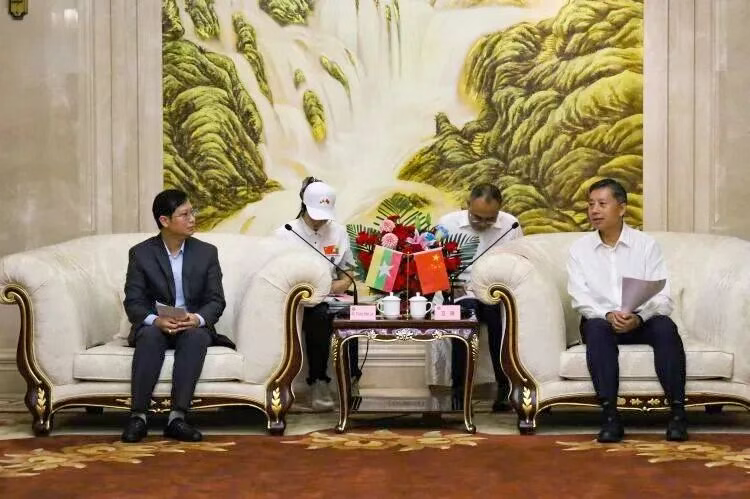 卫岗会见缅甸驻昆明总领事吴敦特林