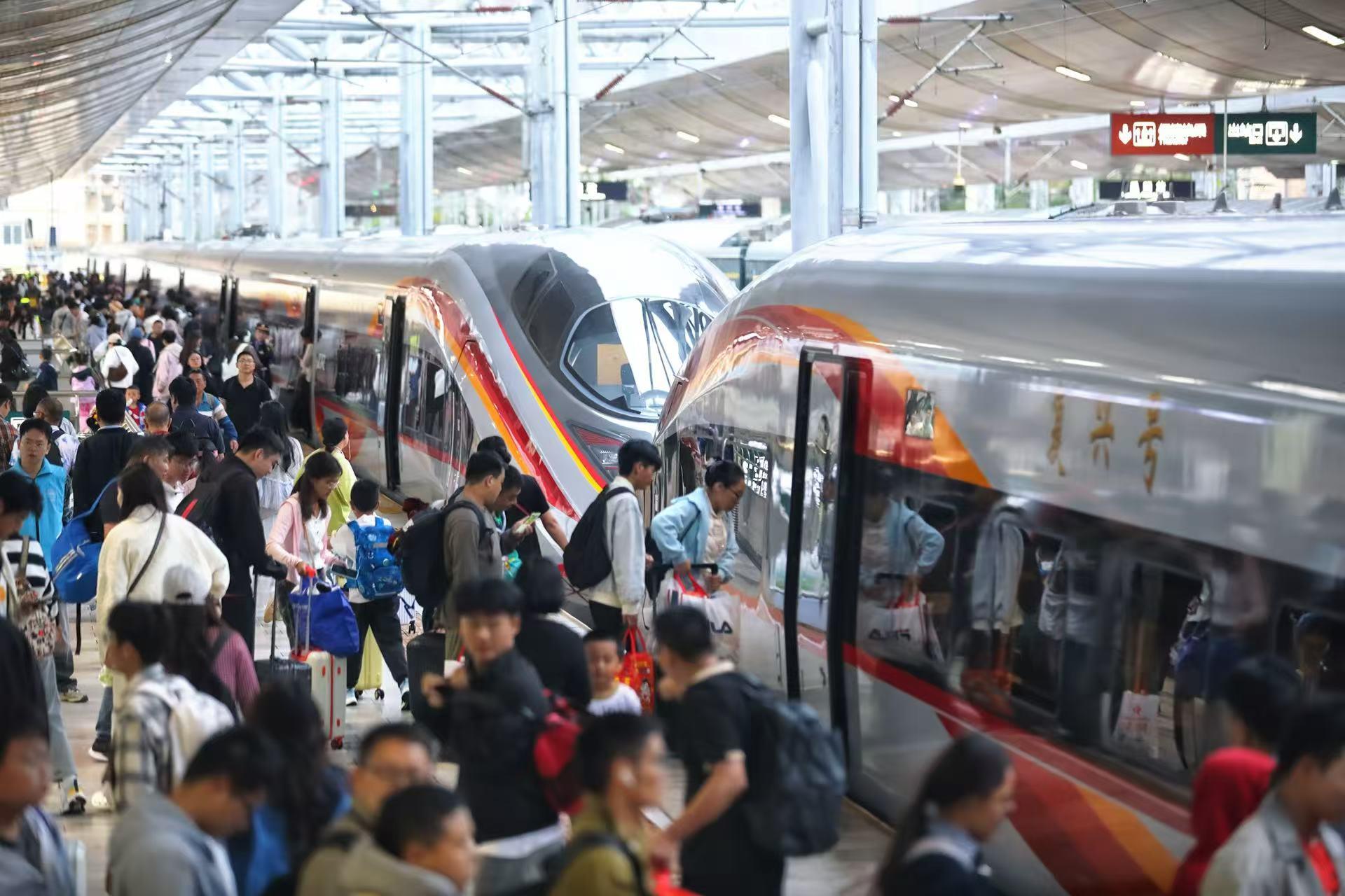云南国庆中秋假期铁路发送旅客突破363万人次