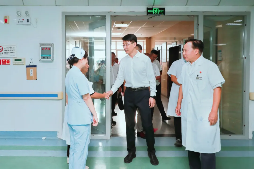 王云霏在芒市地区专题调研卫生健康工作时强调：推动卫生健康事业高质量发展 持续增进各族群众健康福祉