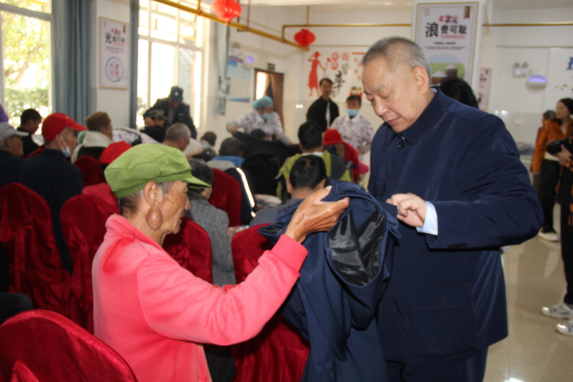 夕阳晚晴分外红