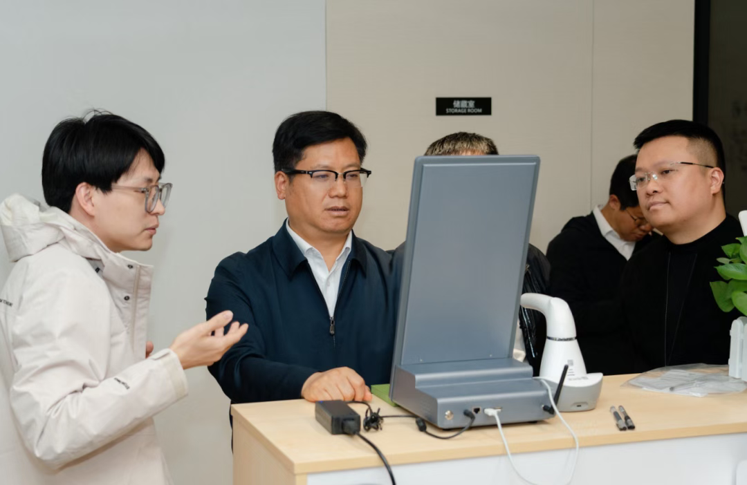 陈真永率队赴榕树家上海总部考察时强调 政企协同 科技赋能 推动中医药产业高质量发展