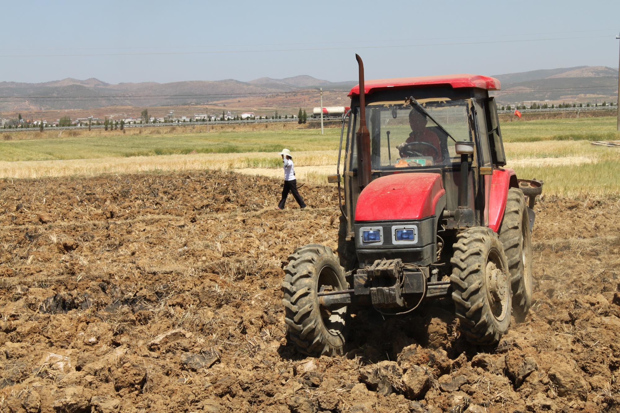 云南祥云县双向发力推进农机农艺融合发展