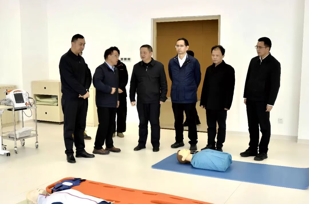 杨国宗在大理市专题调研公共服务保障等工作时强调 深入践行以人民为中心的发展思想 办好群众家门口的好学校好医院