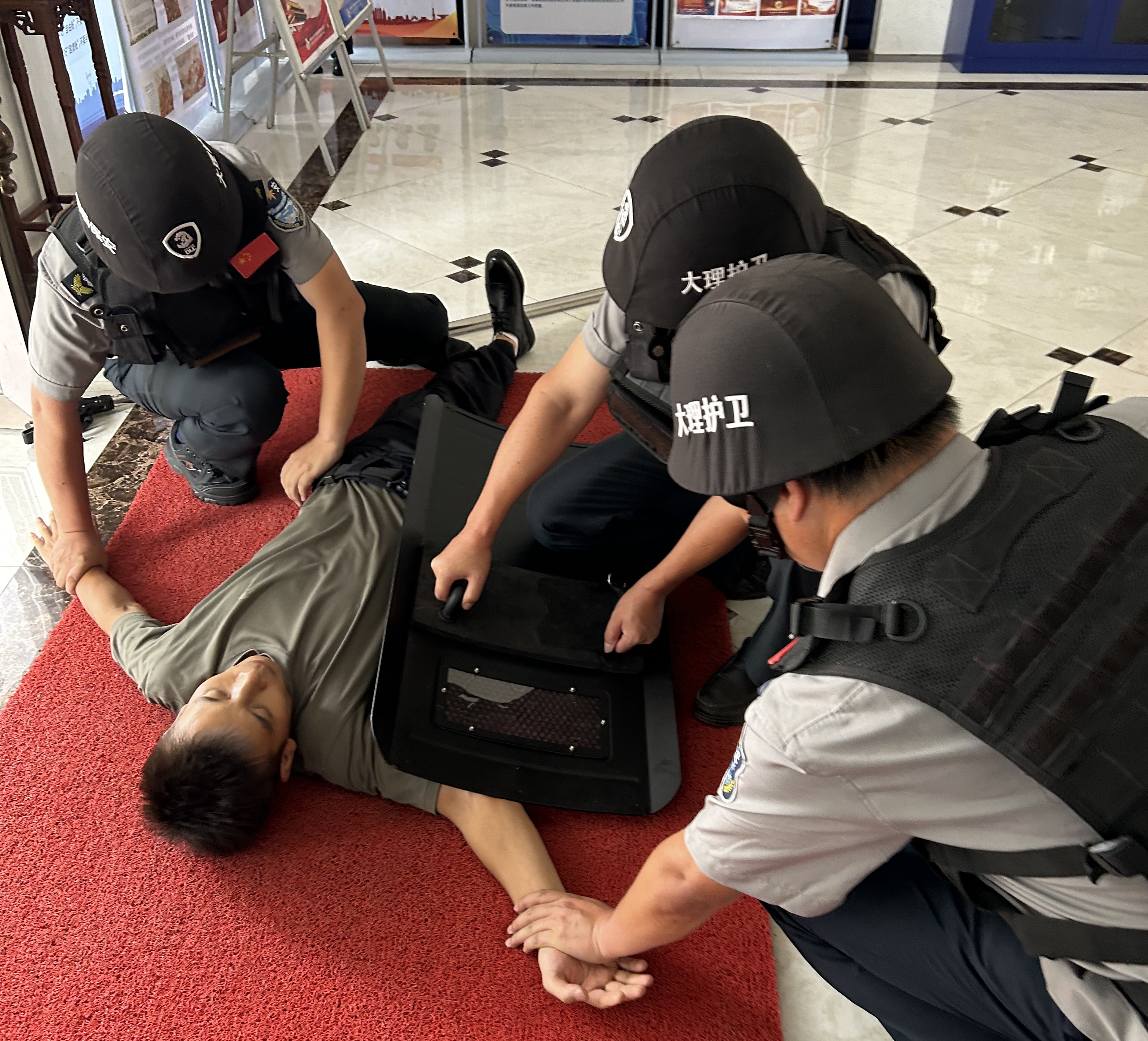 保安服务队伍是维社会稳定保障公共安全不可或缺的辅助力量