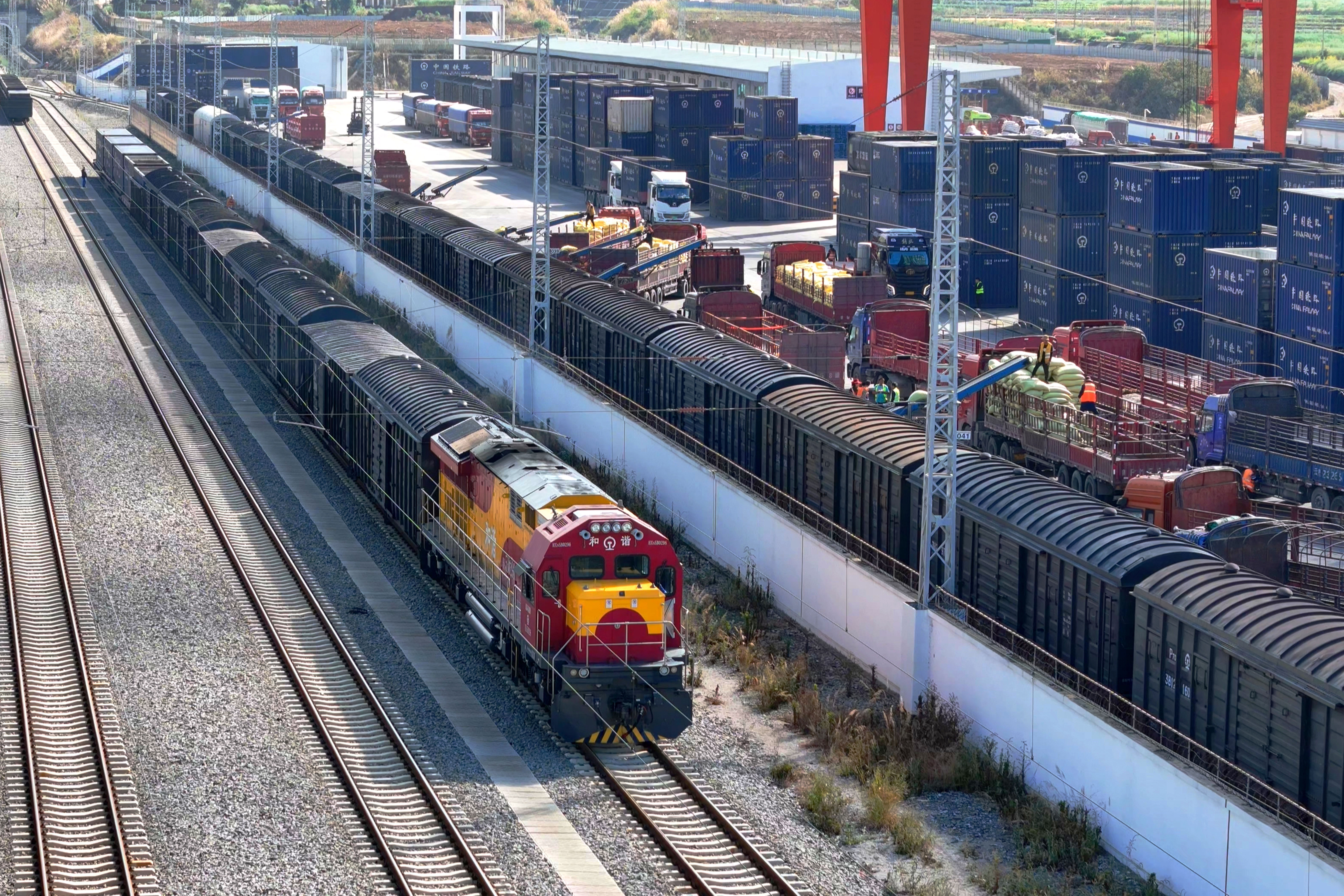 云南铁路今年以来发送货物突破7000万吨