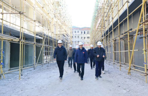 罗朝峰调研德钦县城避险搬迁工作并召开专题会议时强调：要压实责任提速攻坚 高质量推进搬迁各项工作