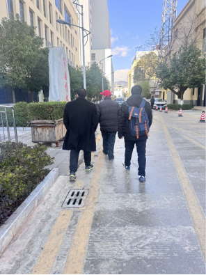 云南省祥云县邮政分公司云南驿营业所用温情和爱心演绎跨越柜台的温暖