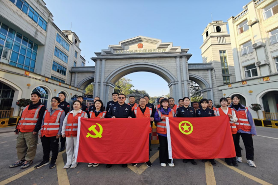 畹町边检站执勤队、瑞丽公路分局 联合开展“勇当护桥先锋 共筑国门屏障” 主题党日、团日活动