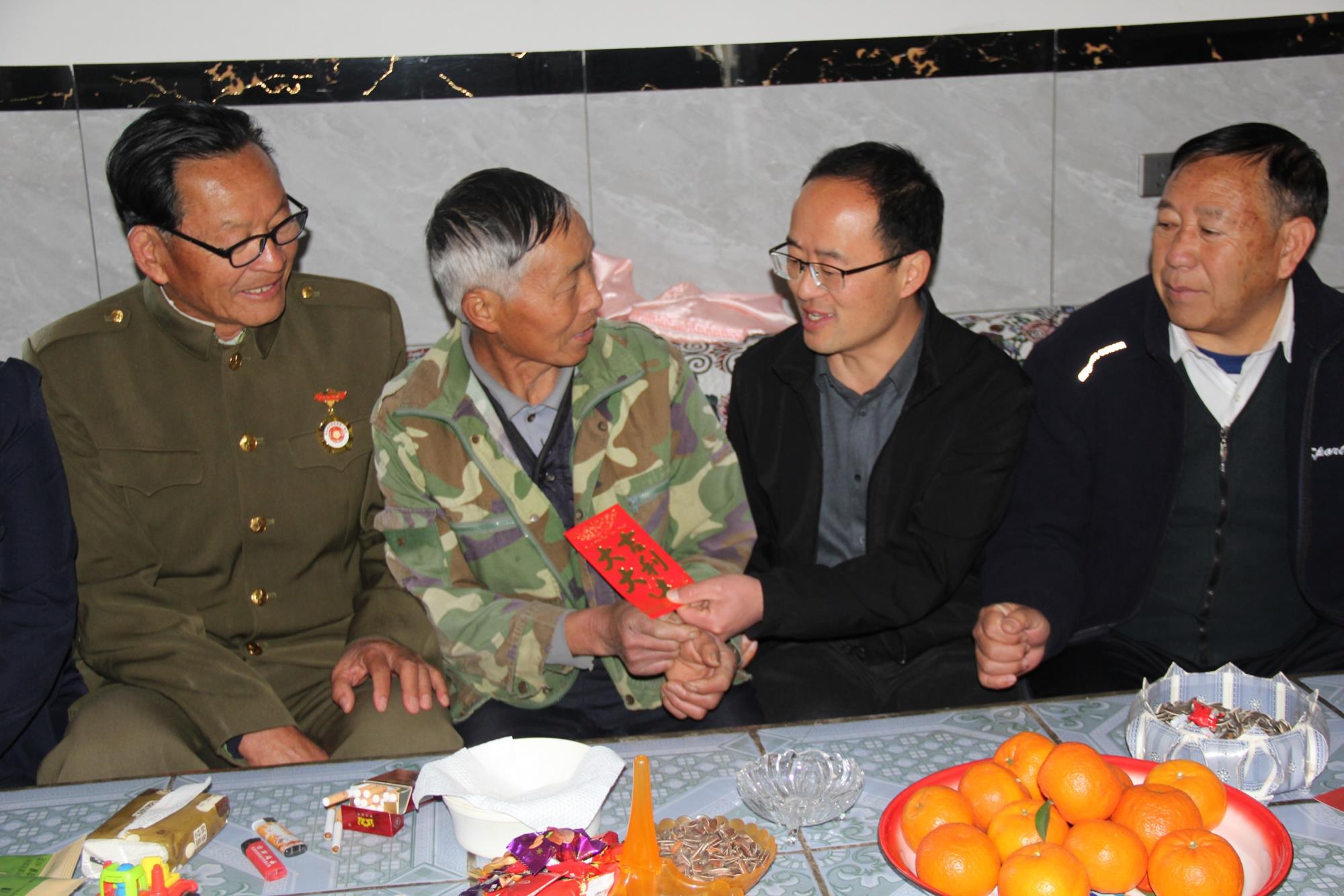 云南祥云县开展走访慰问困难老兵活动