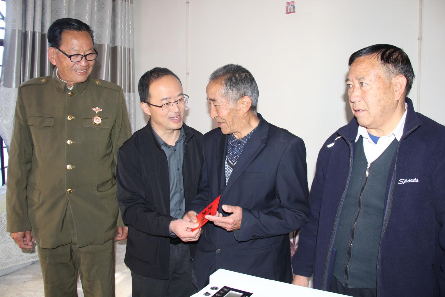 常态化走访送关怀 情结老兵送温暖