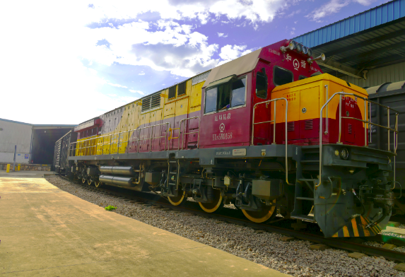 云南：铁路“年货快车”抢运年货超34万吨 同比增长10.4%