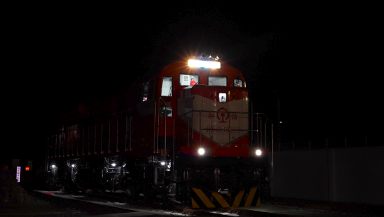 新春走基层：云岭天路上的“推车”人风笛刺破岁末的寒夜，小中甸的火车动了起来——