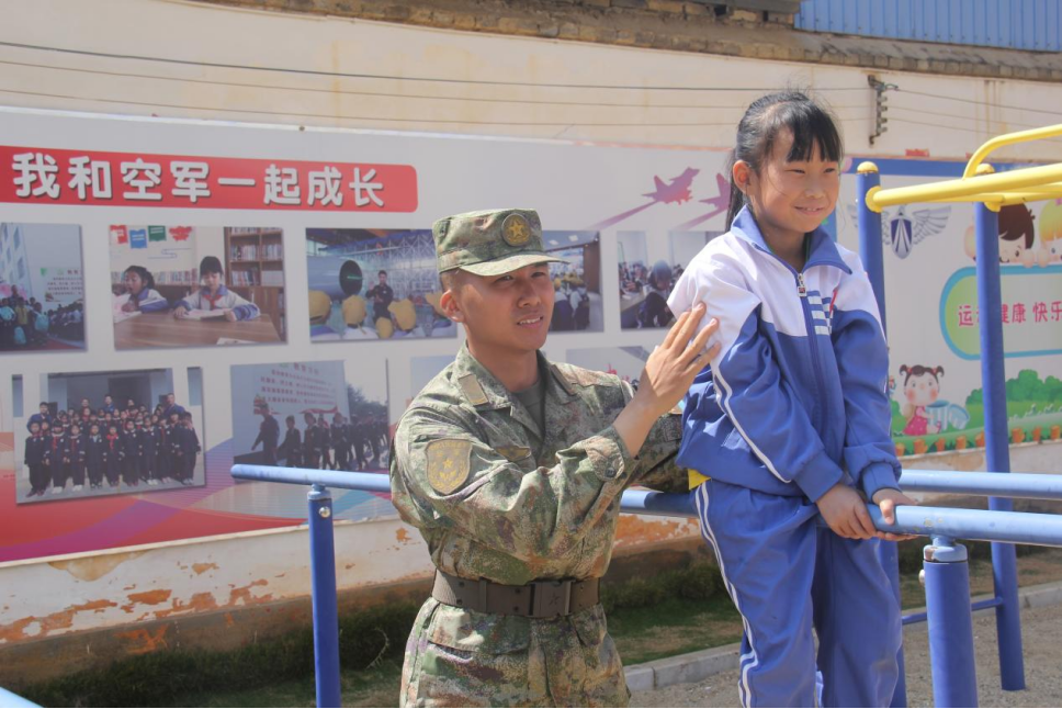 军营文化滋润乡村学校