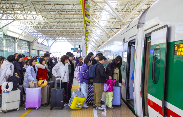 云南：春节假期铁路畅行，发送旅客超350万人次