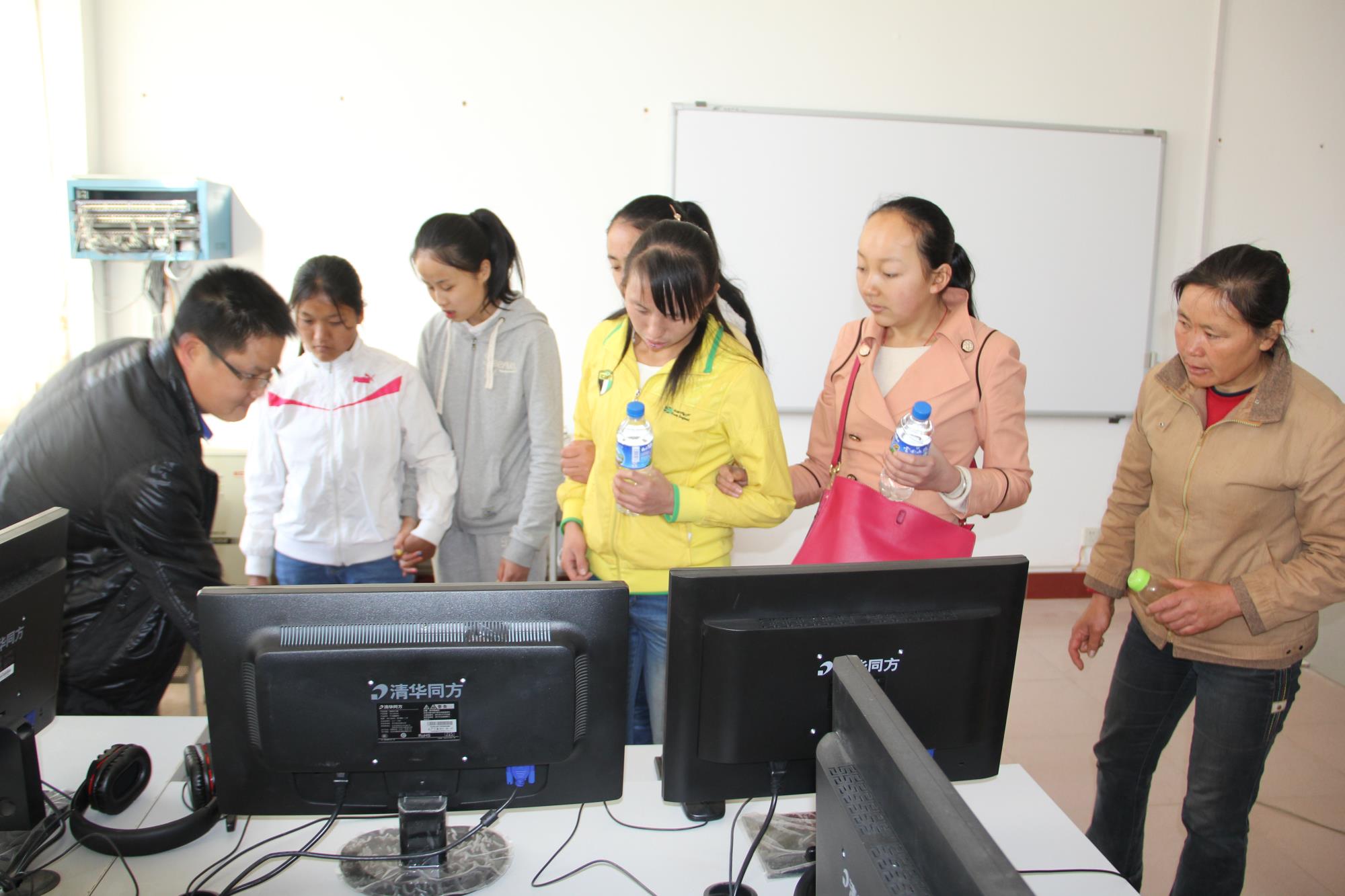 云南祥云县开辟返乡大学生参与社会实践活动新路径