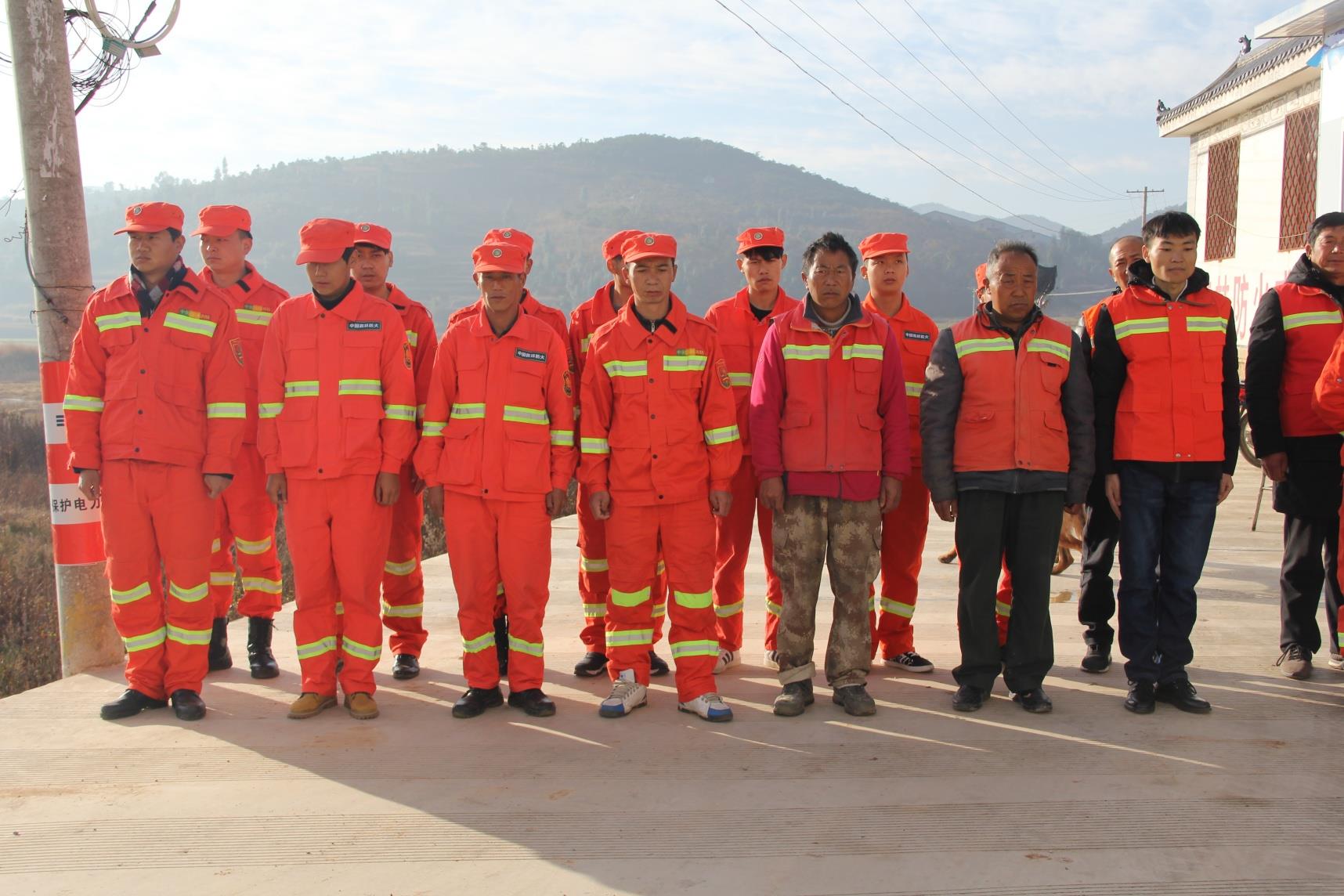 云南祥云县全力织牢森林防火网