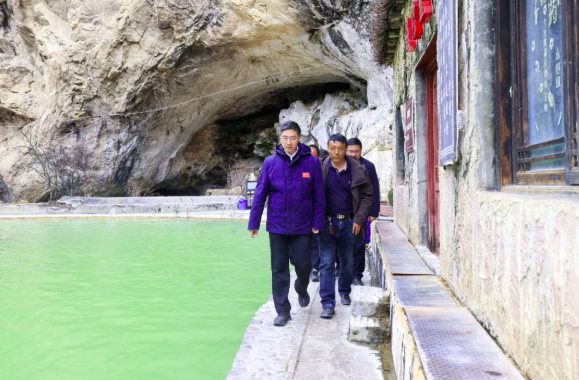 罗朝峰调研“水”产业时强调：盘活整合资源 加快发展涉水新业态 全力做好“水”文章