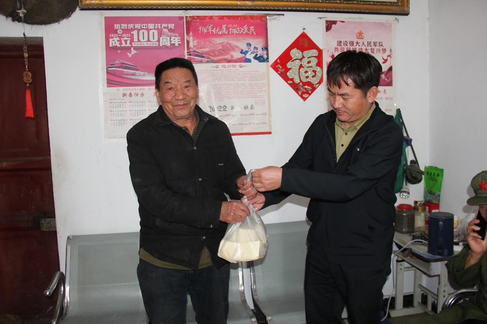 【致敬英雄 关爱功臣】云南祥云县爱心企业向建功老兵献爱心