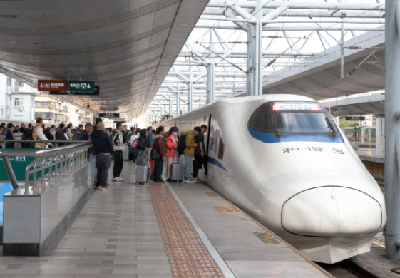 云南铁路：今年清明小长假发送旅客135.1万人次 同比增长12.9%