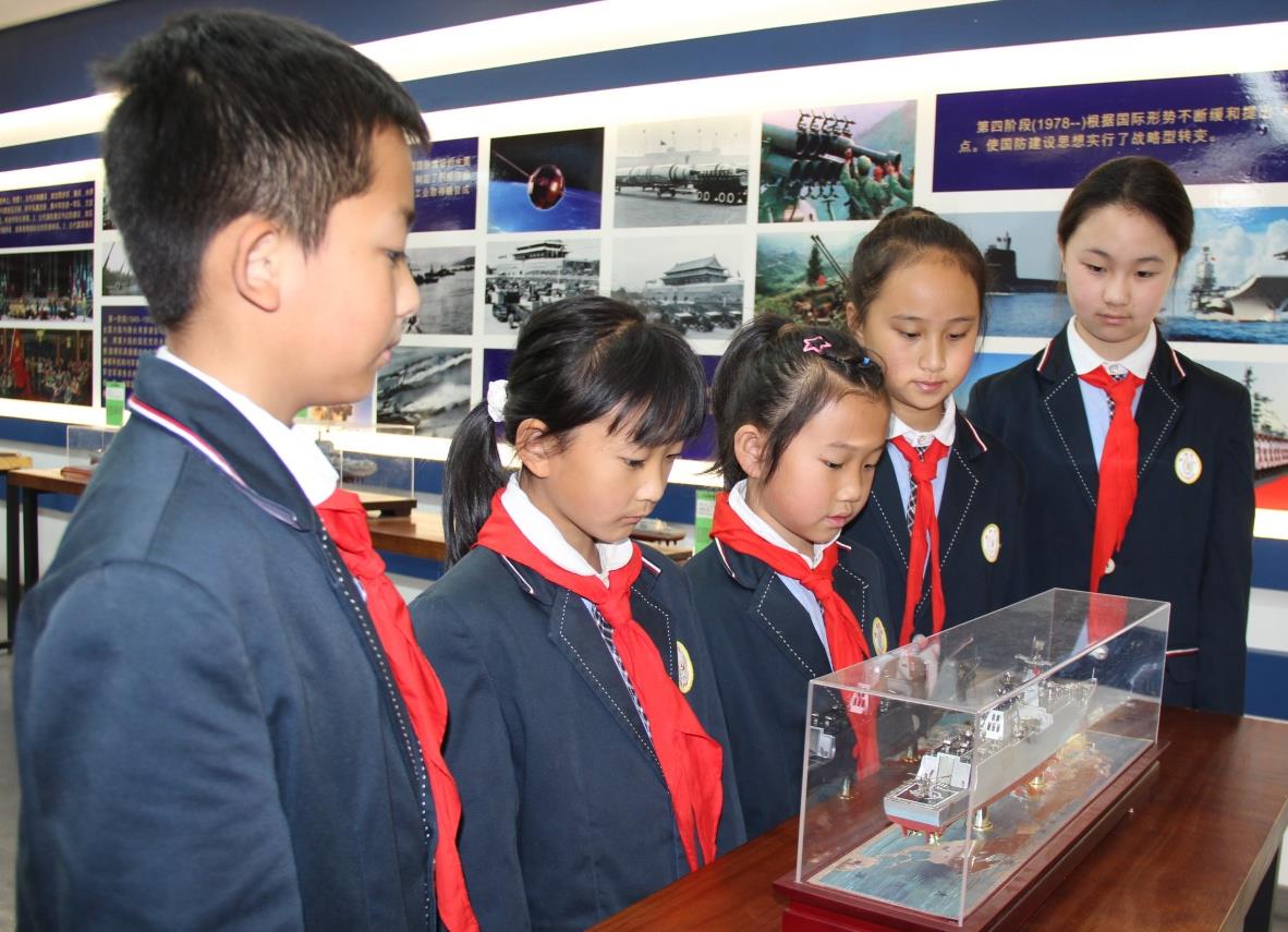 【爱我家乡爱我舰 人民海军77岁生日】在彩云乡参观“大理舰”