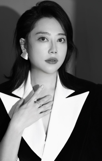 二十七载裁衣裁心，一木一裳助她绽放  一木时尚主理人小龙女•龙婷婷：27年深耕服装行业，以美赋能女性创业新生力量